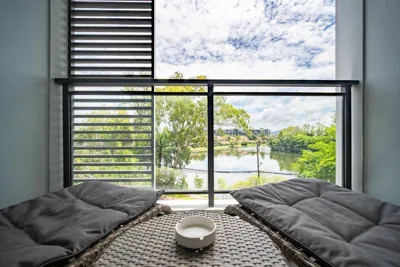 Apartment mit zwei Schlafzimmern und Balkon — Cassia 2 BR Lake&Road View apt by NLA